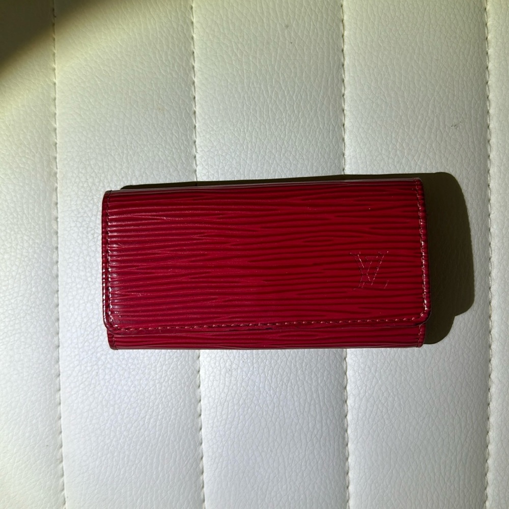 Louis Vuitton Epi key holder red, EUC, NO callouts!